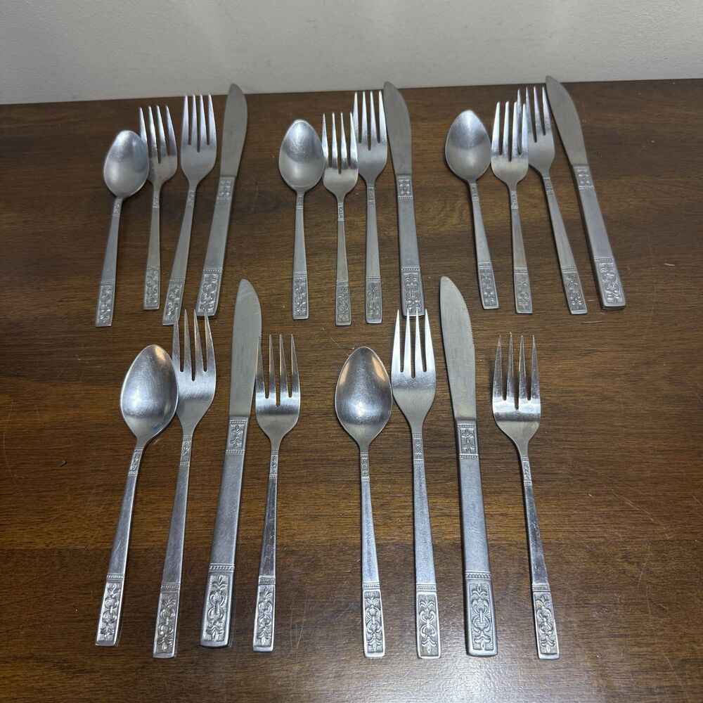 MCM Customcraft Stainless CUS3 Fleur De Lis Flatware 20 Piece Knife Spoon 2 Fork - Picture 2 of 8